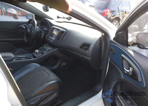 2015 Chrysler 200 S z USA, uszkodzony, nr VIN 1C3CCCDG5FN618122